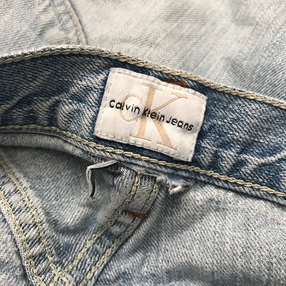 Calvin Klein distressed shorts. - Picture 4 of 4